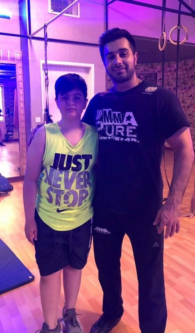 Mah Ghasemi with a young client after a session